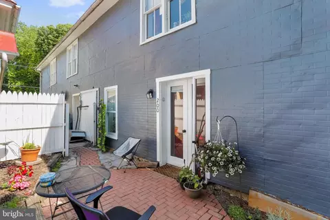 107 S Princess St #101, Shepherdstown, WV 25443
