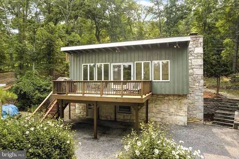 704 Valley View Rd, Harpers Ferry, WV 25425