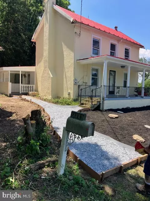 2096 Engle Switch Rd, Harpers Ferry, WV 25425