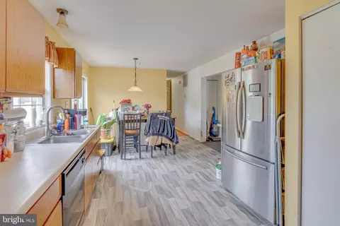 504 E 11th Ave, Ranson, WV 25438 photo 9