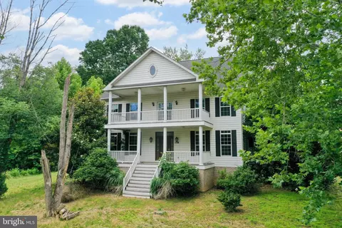 118 Country Rd, Harpers Ferry, WV 25425