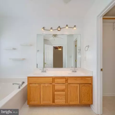 446 Oak Lee Dr, Ranson, WV 25438 photo 16