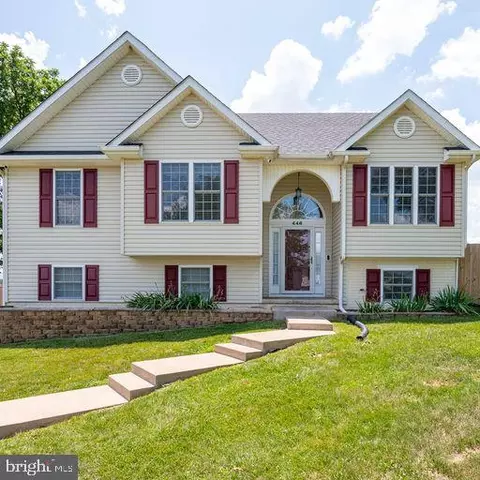 446 Oak Lee Dr, Ranson, WV 25438