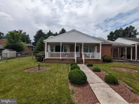 632 S Seminary St, Charles Town, WV 25414