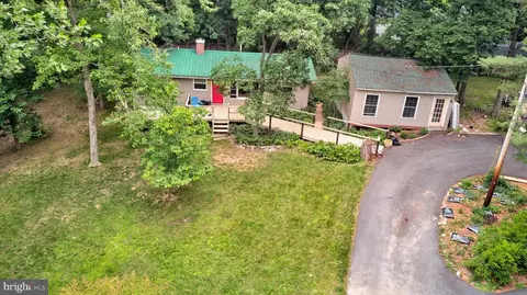 207 Cunning Fox Rd, Harpers Ferry, WV 25425