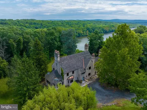 5026 And 5030 River Rd, Shepherdstown, WV 25443
