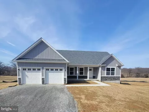 250 Fox Lair Ln, Summit Point, WV 25446