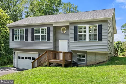 39 Mountain View Dr, Harpers Ferry, WV 25425