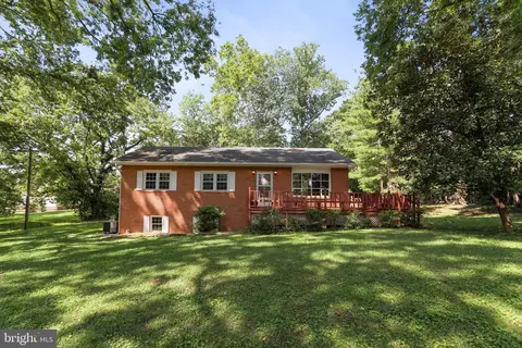 917 S Samuel St, Charles Town, WV 25414