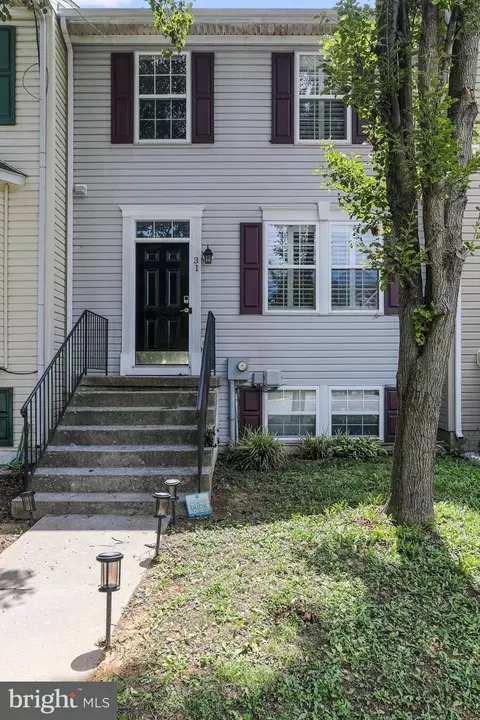 31 Holmes Dr, Charles Town, WV 25414
