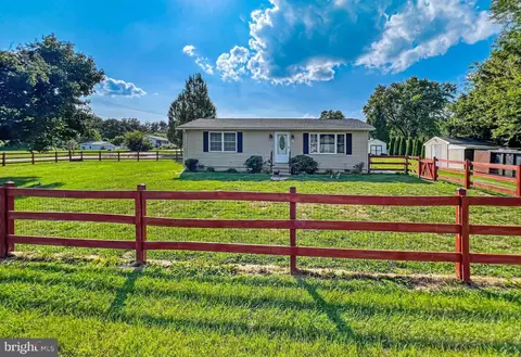 17 Goldenrod Dr, Charles Town, WV 25414