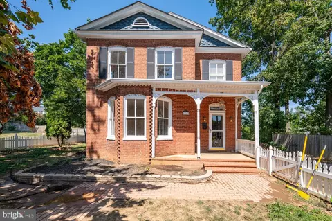 334 E 1st Ave, Charles Town, WV 25414