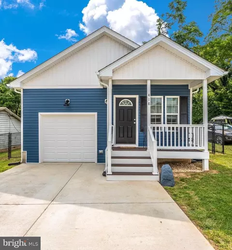 418 S Lawrence St, Charles Town, WV 25414
