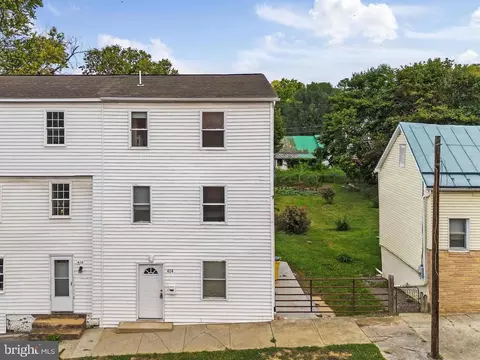 414 W Washington St, Charles Town, WV 25414