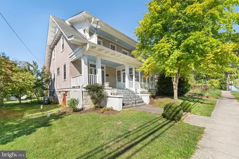 536 E Washington St, Charles Town, WV 25414