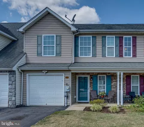 104 Fuzzy Tail Dr, Ranson, WV 25438