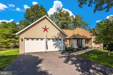 451 Palomino Pl, Charles Town, WV 25414