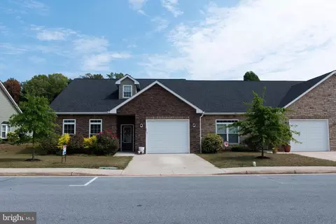 281 Baltusrol Dr, Charles Town, WV 25414