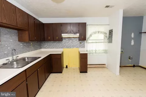 511 E 11th Ave, Ranson, WV 25438 photo 6