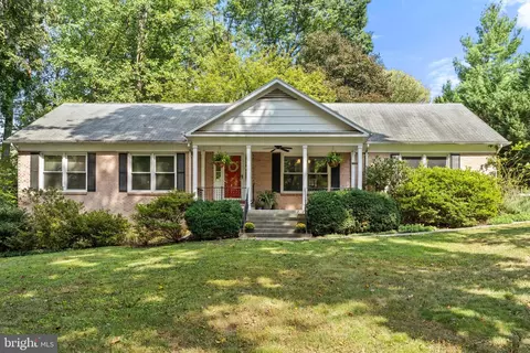910 Tuscawilla Dr, Charles Town, WV 25414