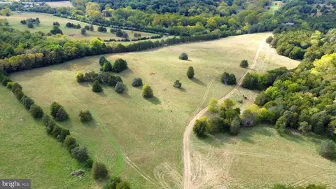 8 Cherry Meade, Kearneysville, WV 25430