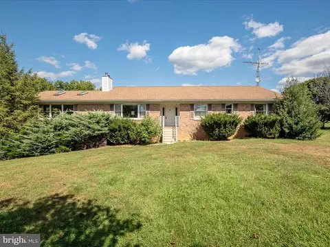 118 Oakwood Dr, Shepherdstown, WV 25443