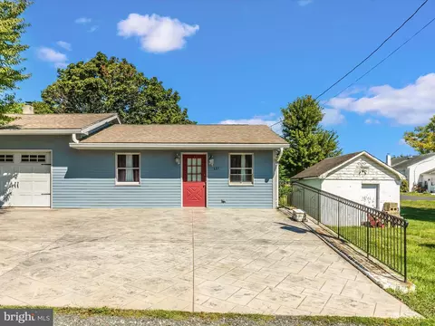 135 Circle St, Ranson, WV 25438 photo 3