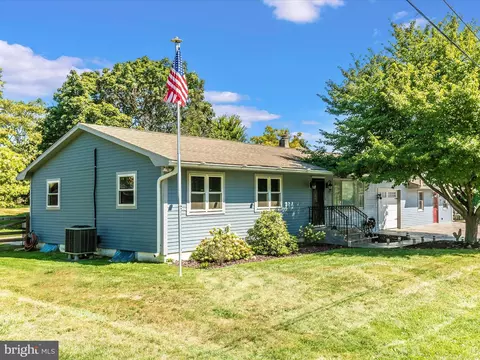 135 Circle St, Ranson, WV 25438 photo 6