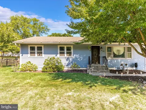 135 Circle St, Ranson, WV 25438 photo 4