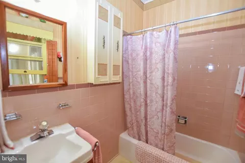 Bath - 3086 Summit Point Rd, Summit Point, WV 25446 photo 2 of 2