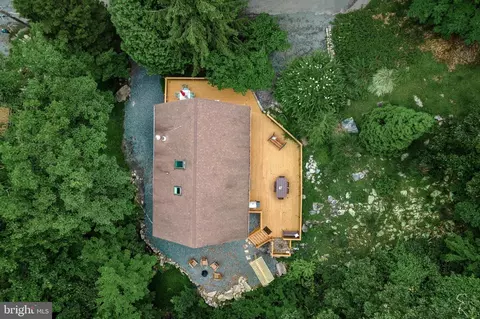950 Wild Turkey Rd, Harpers Ferry, WV 25425