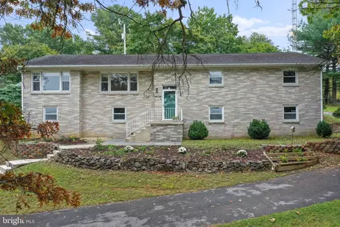 12168 Leetown Rd, Kearneysville, WV 25430