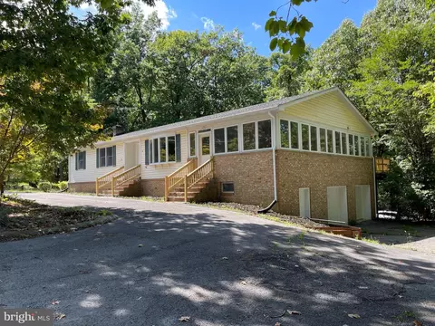 131 Upper Clubhouse Dr, Harpers Ferry, WV 25425