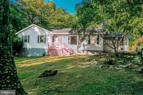 261 White Oak Ct, Harpers Ferry, WV 25425