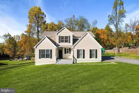 17155 Hays Dr, Bluemont, WV 20135
