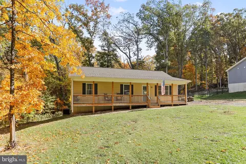 530 Bunny Ln, Harpers Ferry, WV 25425