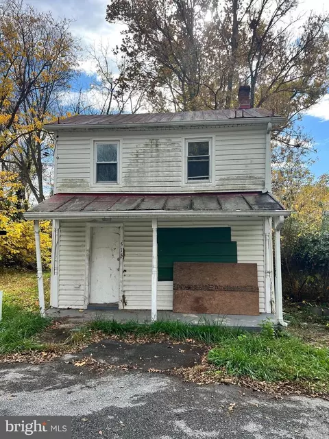 515 W Congress St, Charles Town, WV 25414