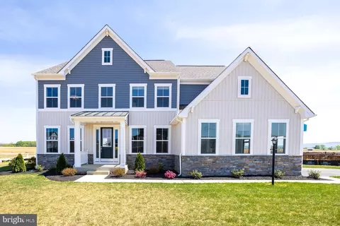 208 Ladysthumb Cir, Charles Town, WV 25414