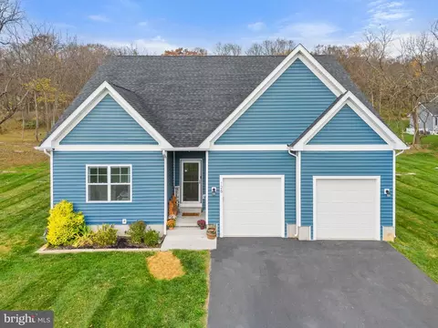 126 W Blakeley Dr, Charles Town, WV 25414