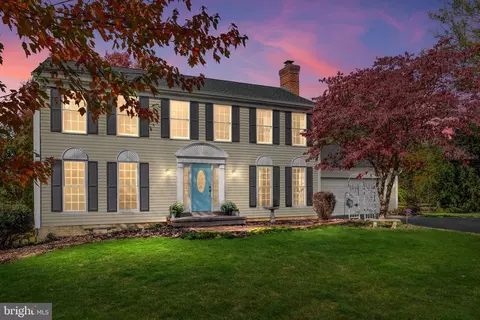 91 Steeple Chase Dr, Shenandoah Junction, WV 25442