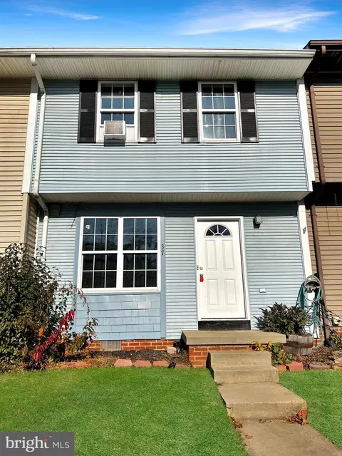 37 Talcon Ct, Charles Town, WV 25414