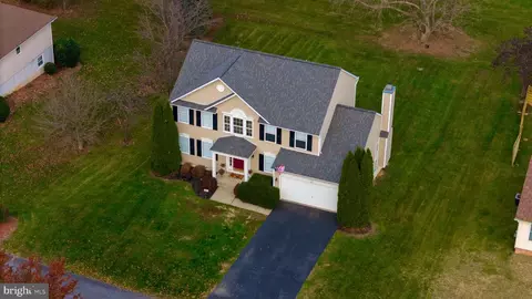 201 Deerfield Dr, Charles Town, WV 25414