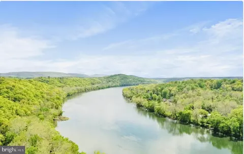 78 River Cliff Dr, Harpers Ferry, WV 25425