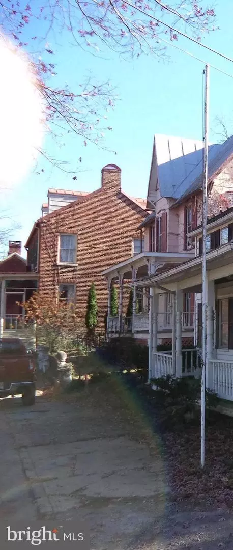 549 Park Row Pl, Harpers Ferry, WV 25425