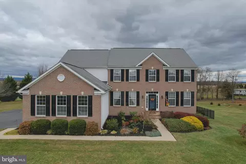 121 Paso Corto Dr, Kearneysville, WV 25430