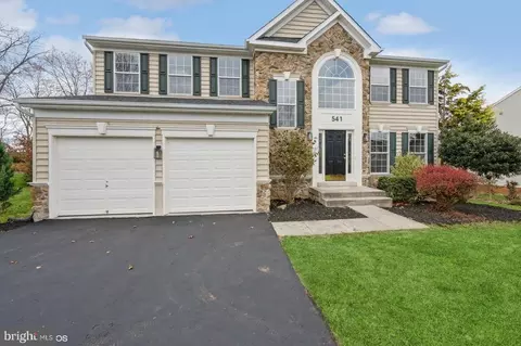 541 Sawgrass Dr, Charles Town, WV 25414