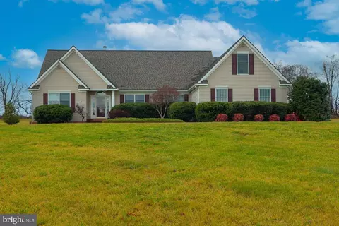 410 Wood End Ct, Charles Town, WV 25414