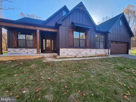 296 Multnomah Ln, Harpers Ferry, WV 25425