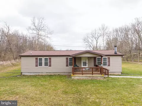 392 Persimmon Ln, Shepherdstown, WV 25443