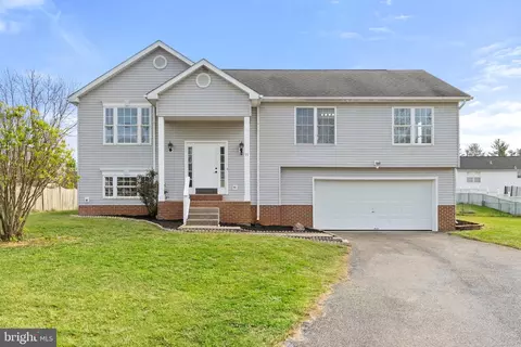77 Flopsy Ct, Ranson, WV 25438